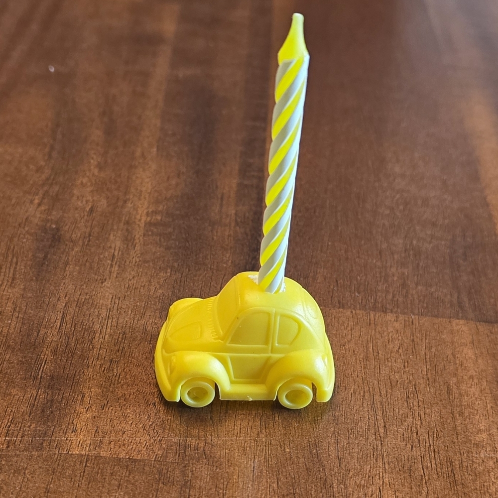 Novelty birthday candle Volkswagen Beetle car design with 22 fitted candles.